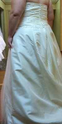 Plus size or full figured brides, let's see those gowns!