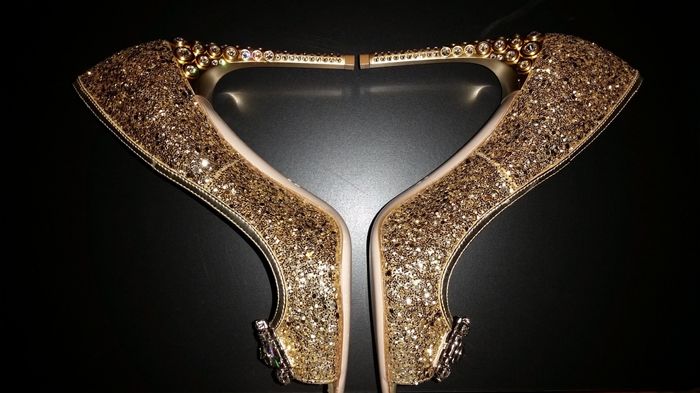 I got my shoes!!.....Glitter and stilettos!