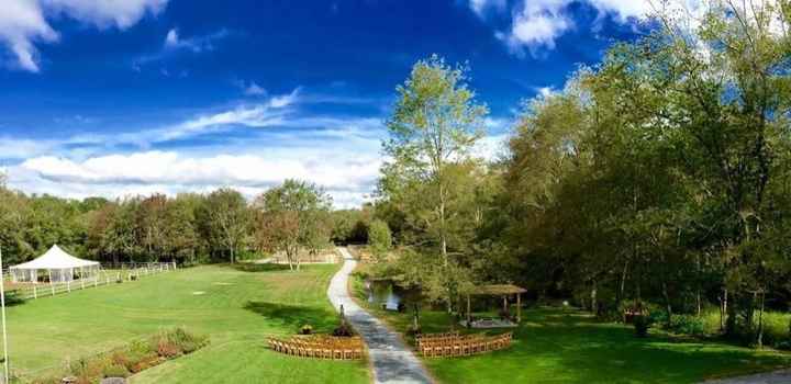 Outdoor wedding - Gravel Aisle