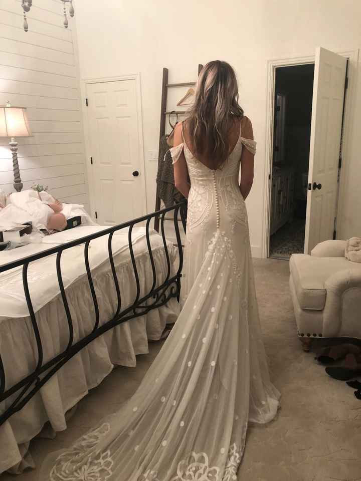 Feeling Down, Show me your dresses on you - 2