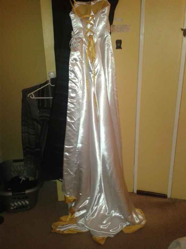 Can i see some dresses?!?!?!?