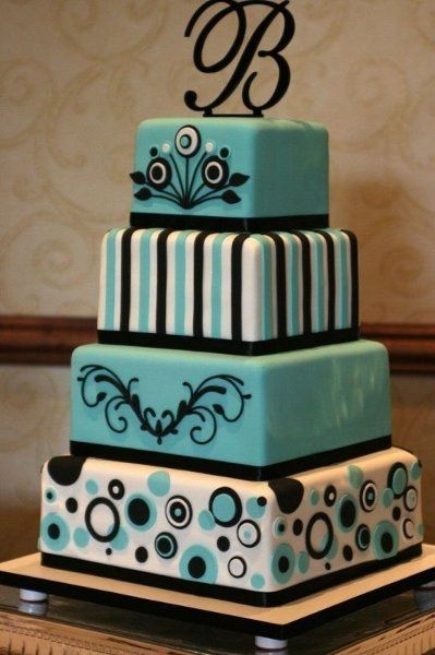 spin off another thread: Who is DIYing your wedding cake?