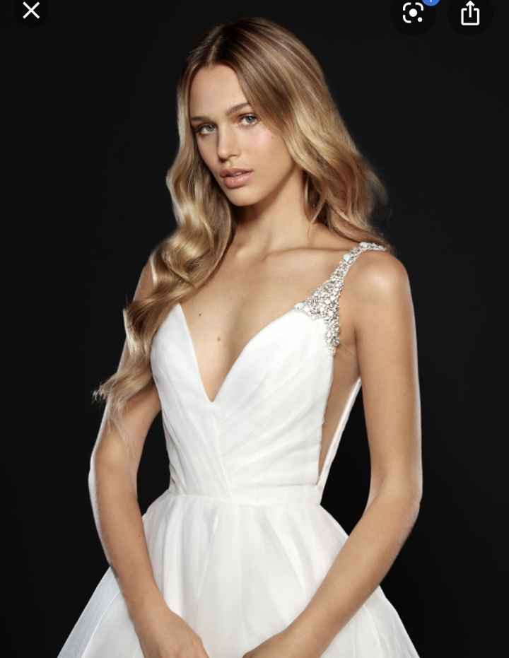 This plunge neck style... - 2