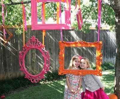 diy photo booth ladies