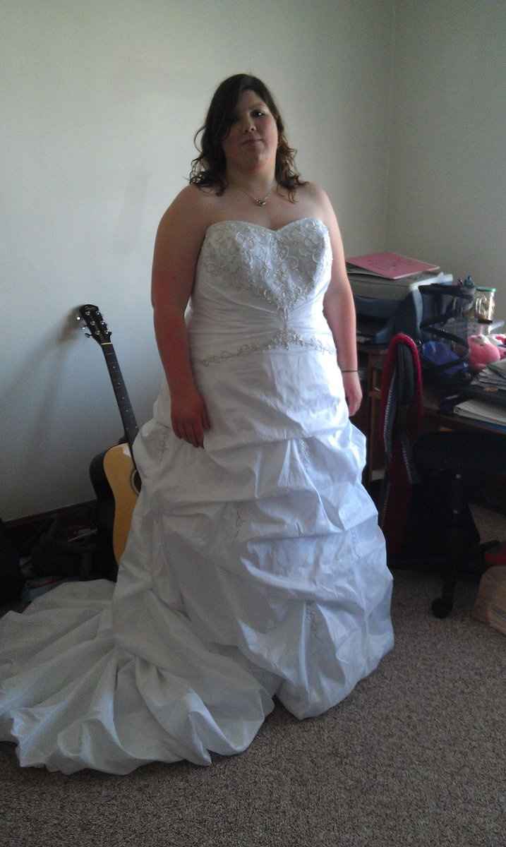 Plus sized brides - show off your dress!