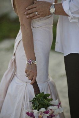 What does your dress look like? Post pics or give style number. I want to know what the trend is!