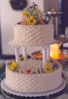 Outdoor Spring Wedding Cake inspiration