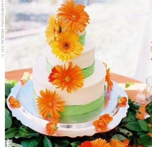 Outdoor Spring Wedding Cake inspiration
