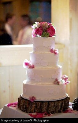 Outdoor Spring Wedding Cake inspiration