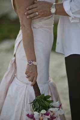 What does your dress look like? Post pics or give style number. I want to know what the trend is!