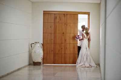 Alright Married Ladies...To First Look or Not To First Look..