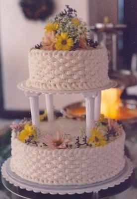 Outdoor Spring Wedding Cake inspiration