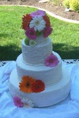 Outdoor Spring Wedding Cake inspiration