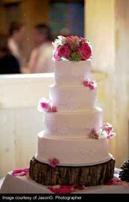 Outdoor Spring Wedding Cake inspiration