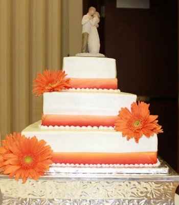 Outdoor Spring Wedding Cake inspiration