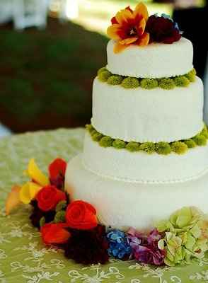 Outdoor Spring Wedding Cake inspiration