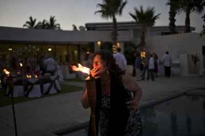 POST pics of your dress, your flowers, your man,  friend lighting cig of a tiki torch & your boobs!