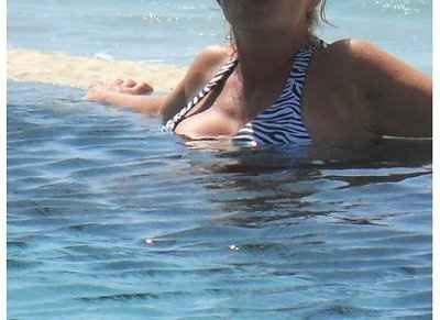 POST pics of your dress, your flowers, your man,  friend lighting cig of a tiki torch & your boobs!