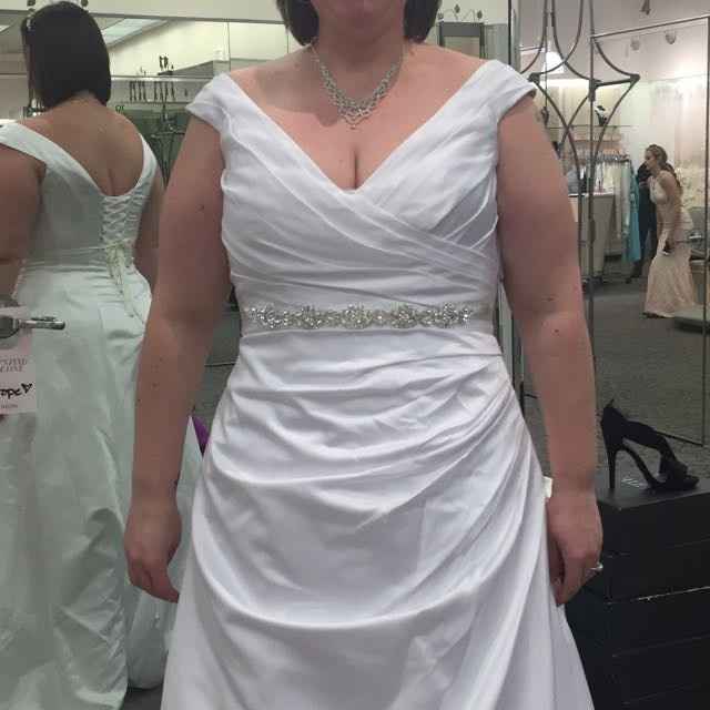 Calling plus size brides, show me your Dress