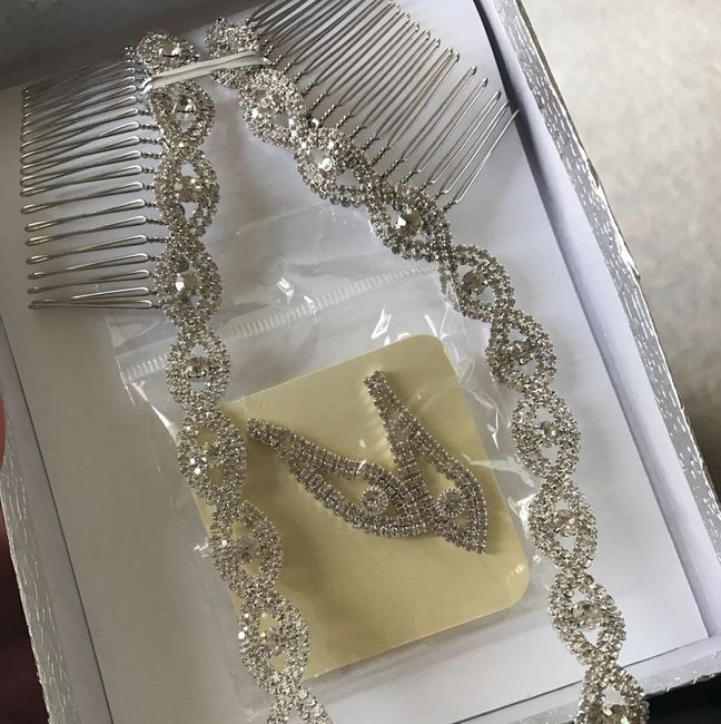 Talk to me about veils and hair accessories!