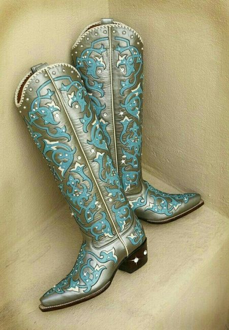 Show me your dress with boots!!