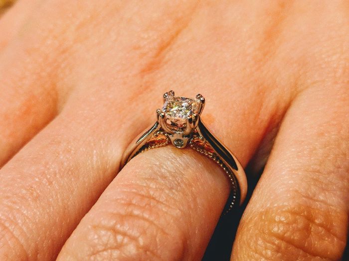 Show off your solitaire ring! 💎 1
