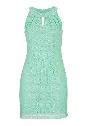 What is everyone wearing to their bridal showers?!?