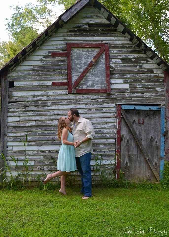 Show me your favorite engagement/wedding  photos!!