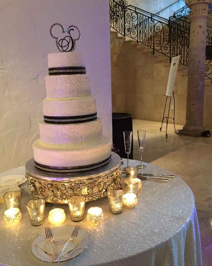 Wedding cake without flowers or ribbons - show me yours!