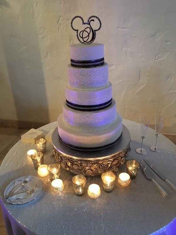 Wedding cake without flowers or ribbons - show me yours!
