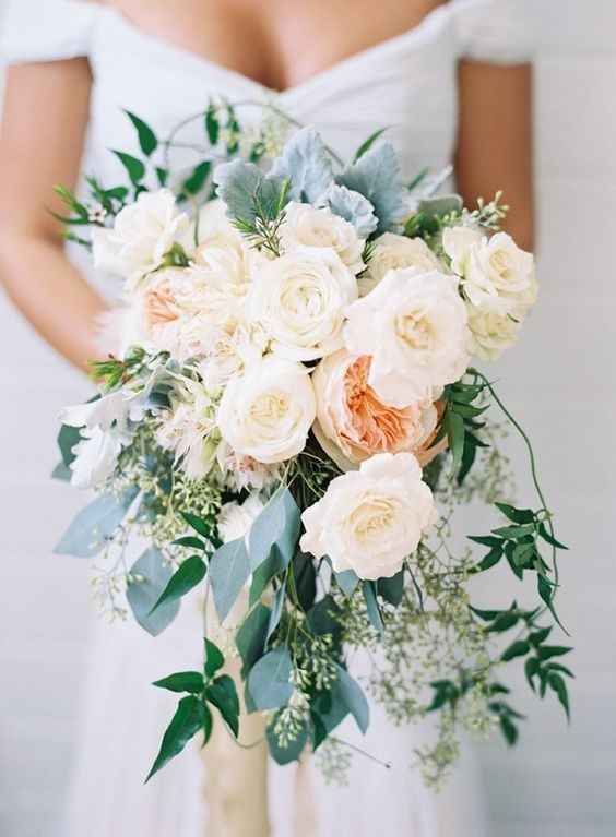 This is my inspo pick, though I want all white flowers. 
