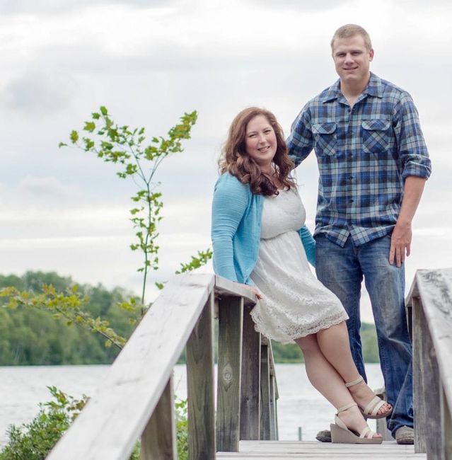 Show Me Your Engagement Picture Outfits!!