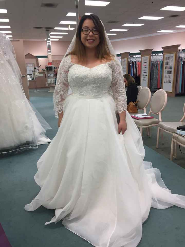 Wear your wedding top dress on your anniversary