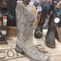 Ladies, where them shoes at!!?