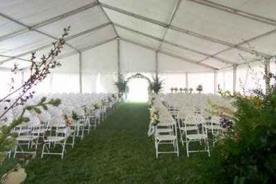 Decorating a tent for the Ceremony
