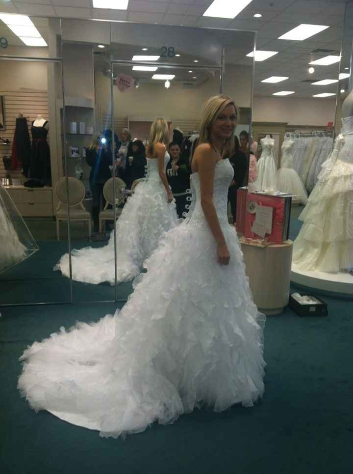 I WENT DRESS SHOPPING *PICS :)