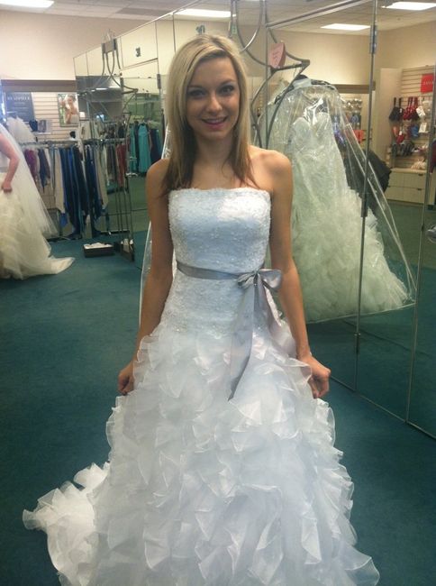 I WENT DRESS SHOPPING *PICS :)