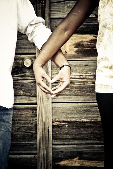 THEY'RE FINALLY HERE! ENGAGEMENT PHOTOS!!!!