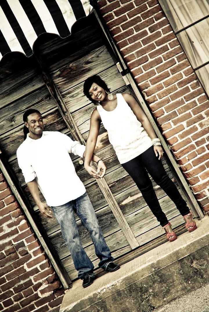 THEY'RE FINALLY HERE! ENGAGEMENT PHOTOS!!!!