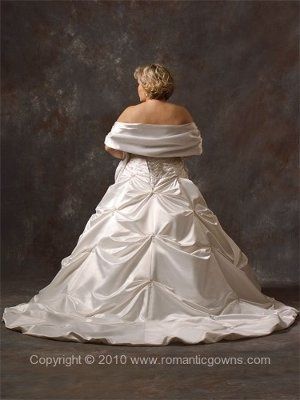 What does your dress look like? Post pics or give style number. I want to know what the trend is!