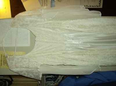 founld a second dress -i like better- pray they will hold it for me...