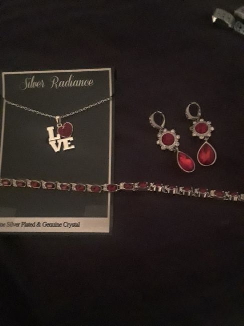 Show off your bridal jewelry - 1