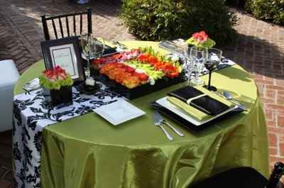 Table decor... Need some color!