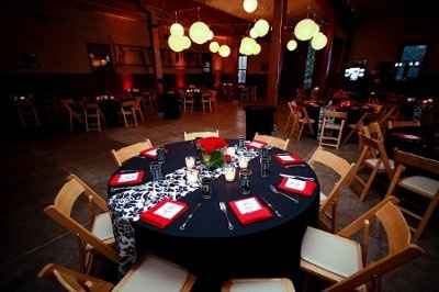 Table decor... Need some color!