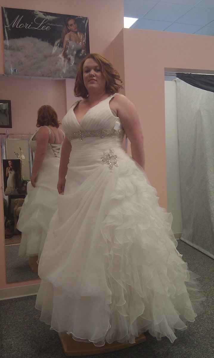 Weird OBSESSION: I love seeing brides in their ACTUAL dresses :)