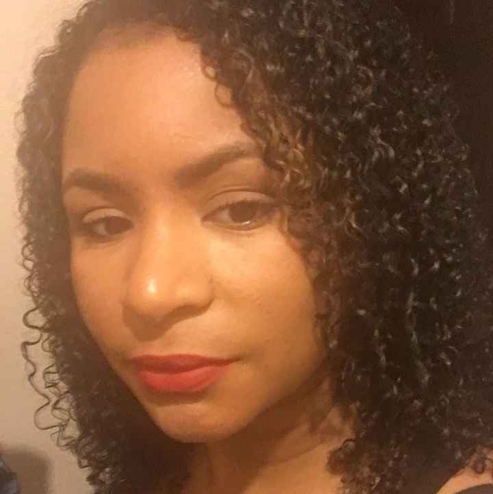 Show me your red lips!