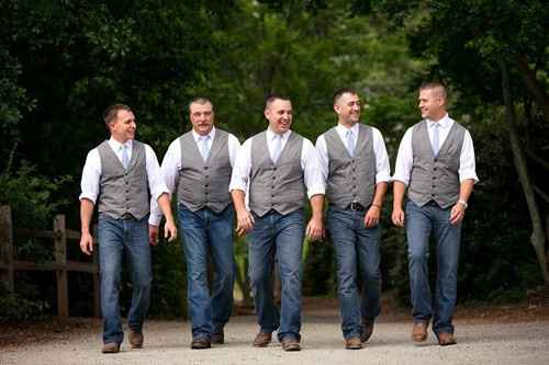 Probably a hot topic issue, but ? about groomsmen/FH and guest attire