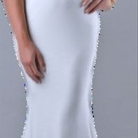 What kind of wedding dress is suitable for a beach wedding