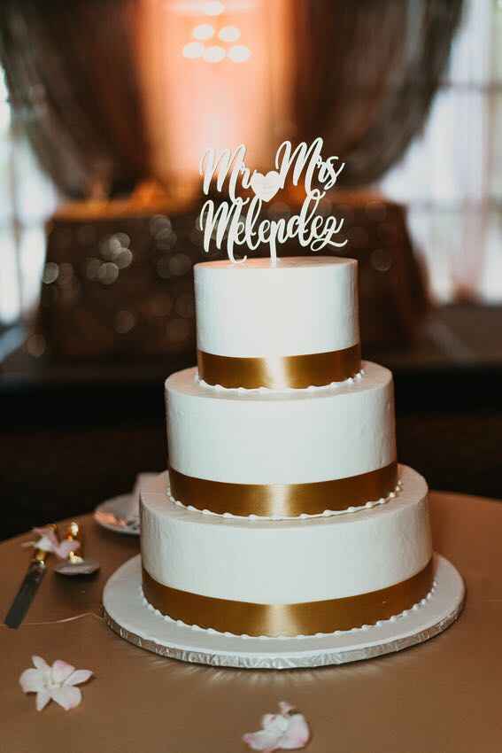 Let’s talk cake stands - 1