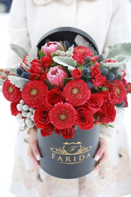 Hey Guyz here i am holding a flower bouquet ordered by me from faridafloral.com .How is it?